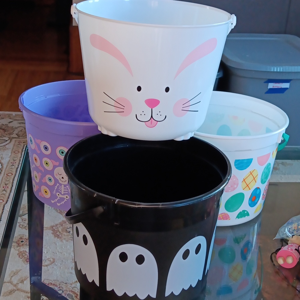 KID'S HOLIDAY BUCKETS, EASTER AND HALLOWEEN